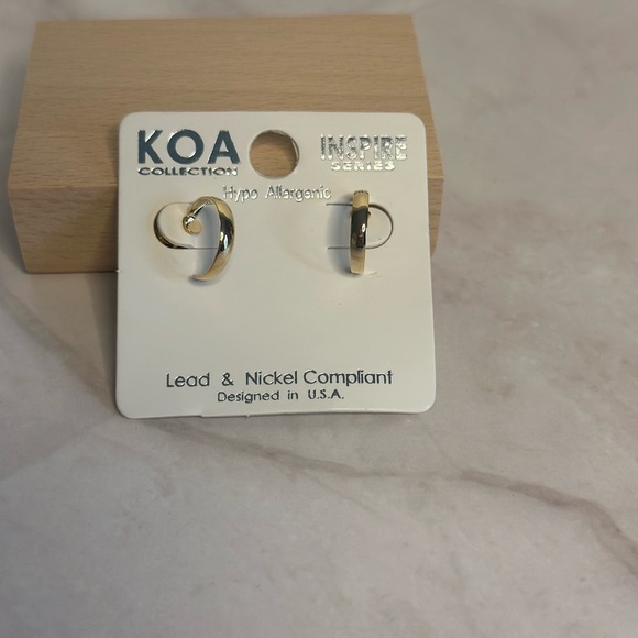 Koa Collection Tiny Gold Hoop Earrings NWT - Picture 1 of 2